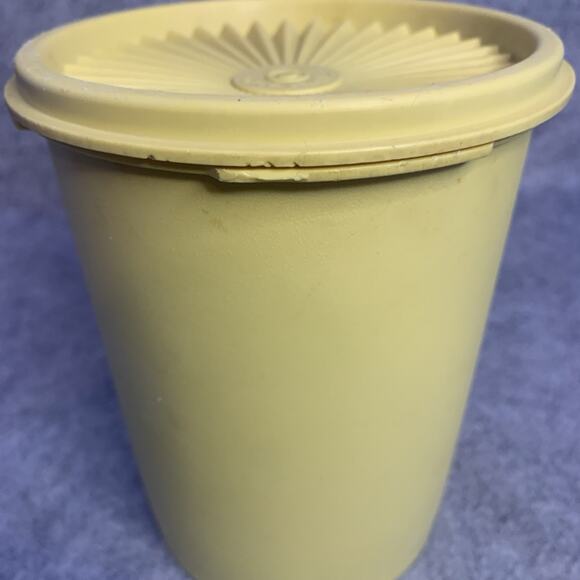 Goldenrod Yellow Tupperware Canister Container 6.25 High 5 Diameter Vintage USA - Picture 3 of 10